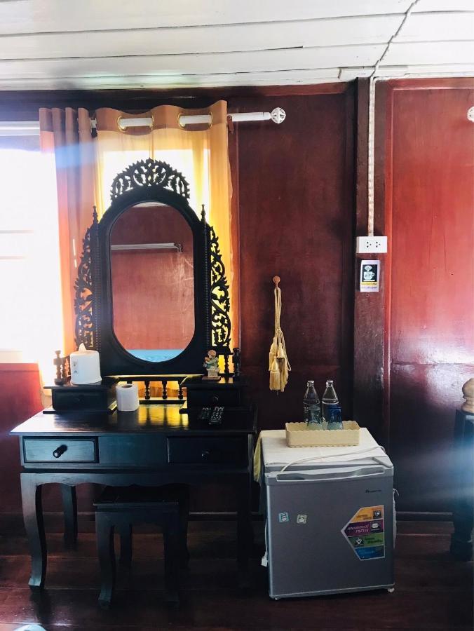 Solarcell Walking Street Homestay - โซล่าเซลล์ถนนคนเดินโฮมสเตย์ Ban Nong Nam Khan Exterior foto